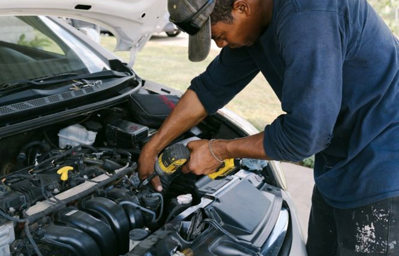 Memphis mobile mechanic working a driveway repair